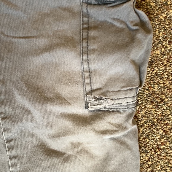 Children’s Place youth Grey Cargo Pants, size 6 - Picture 4 of 5